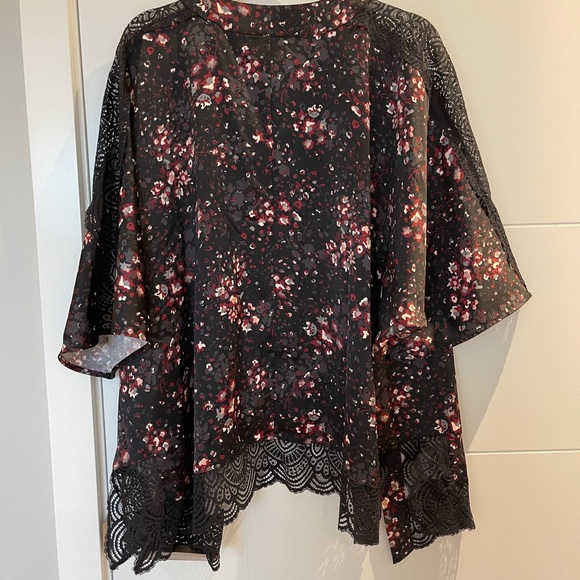 ASHLEY GRAHAM! Brand New Shrug - Picture 3 of 6